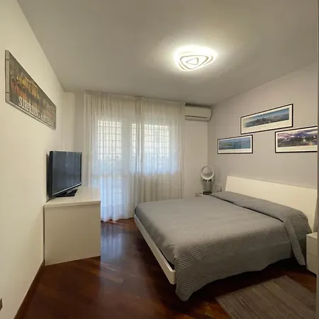 Quarto em Acomodações Particulares Stanza Eur Tintoretto *